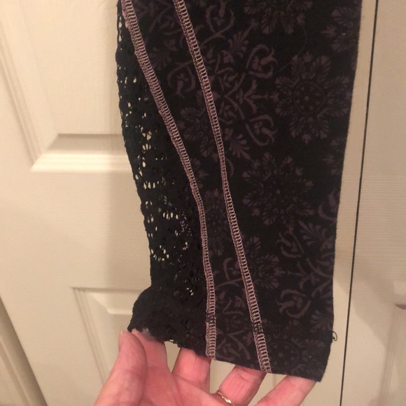 C Active -Large Athletic Pants Black Purple Design -Lace Inset at Outside Ankle - Picture 4 of 7